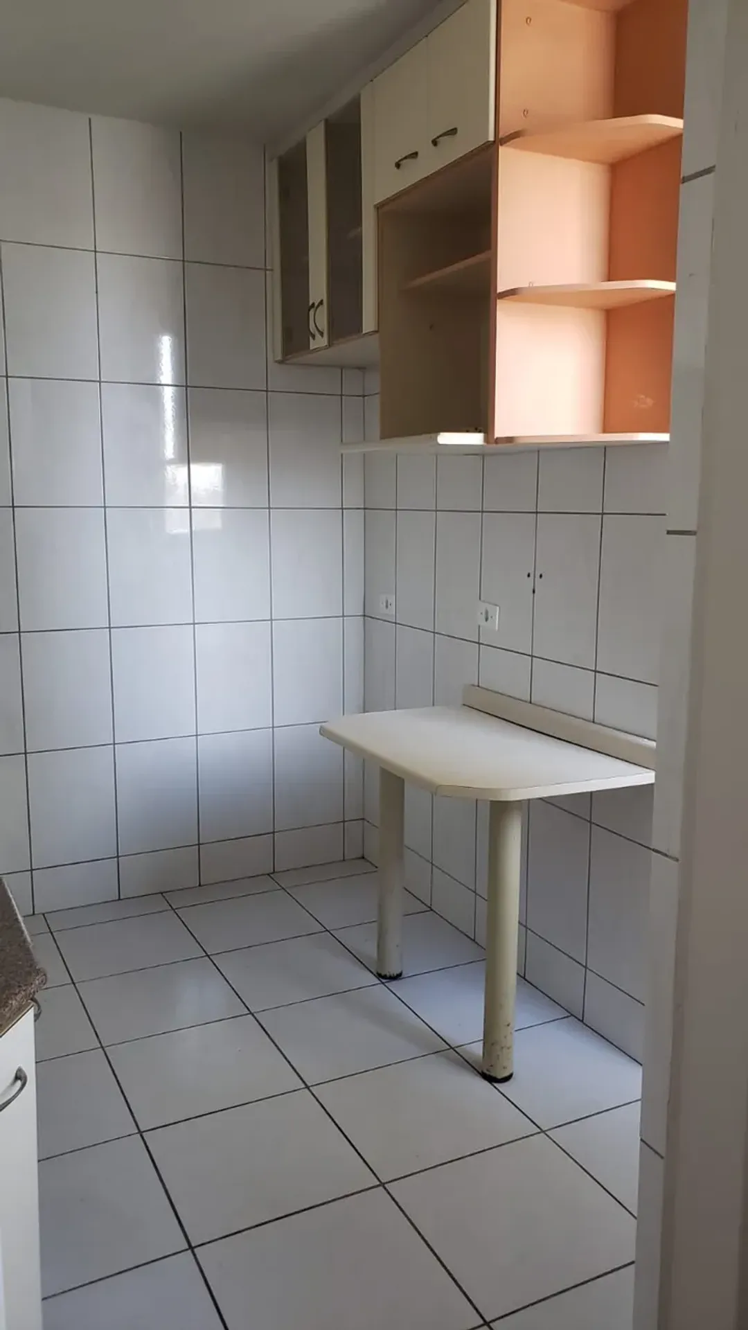 Apartamento com 2 quartos e box de vidro no banheiro — photo 26