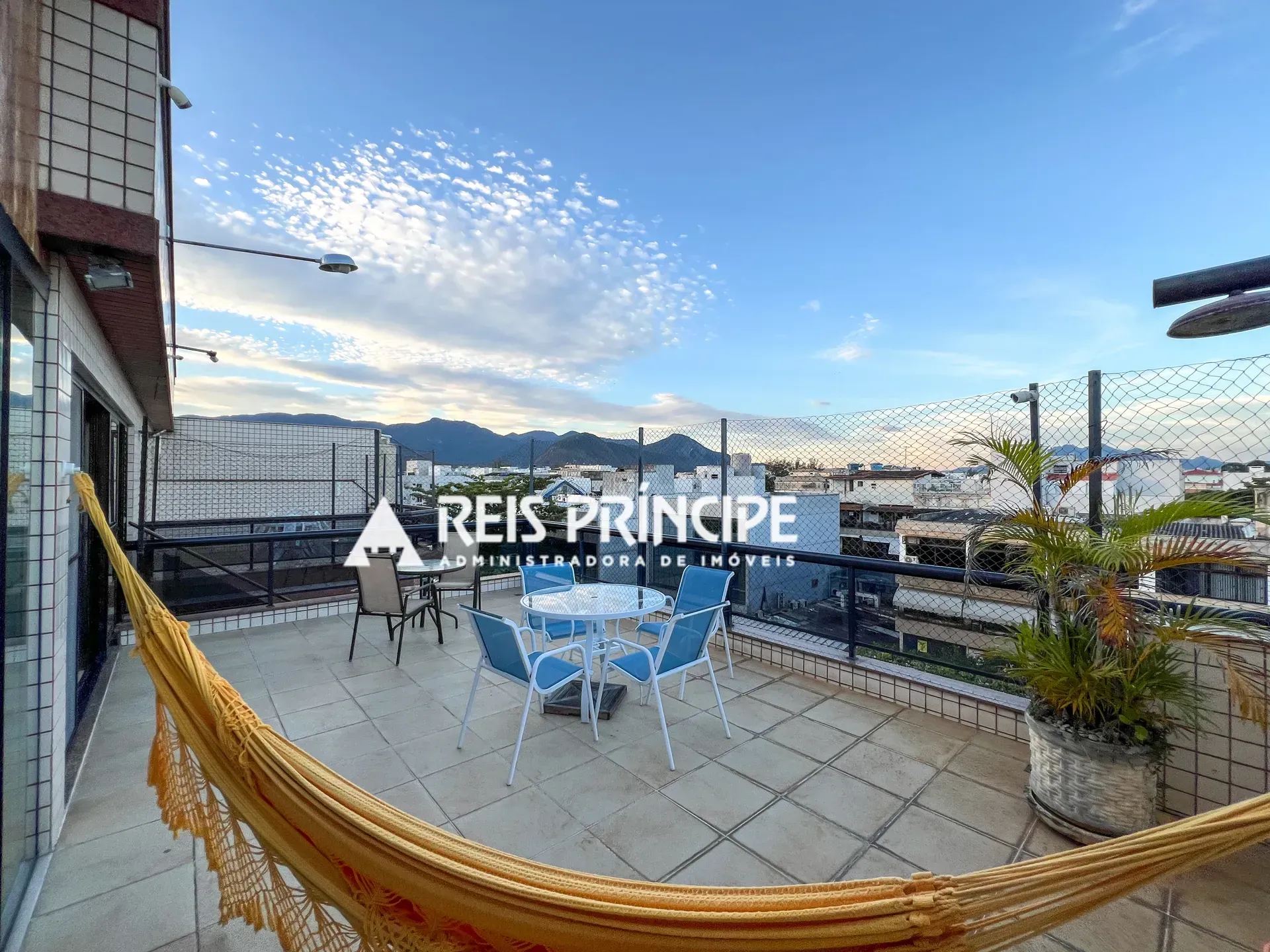 Furnished apartment with 5 bedrooms and a balcony — photo 27