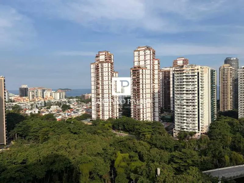 Unfurnished apartment with a balcony and 2 bedrooms — photo 11