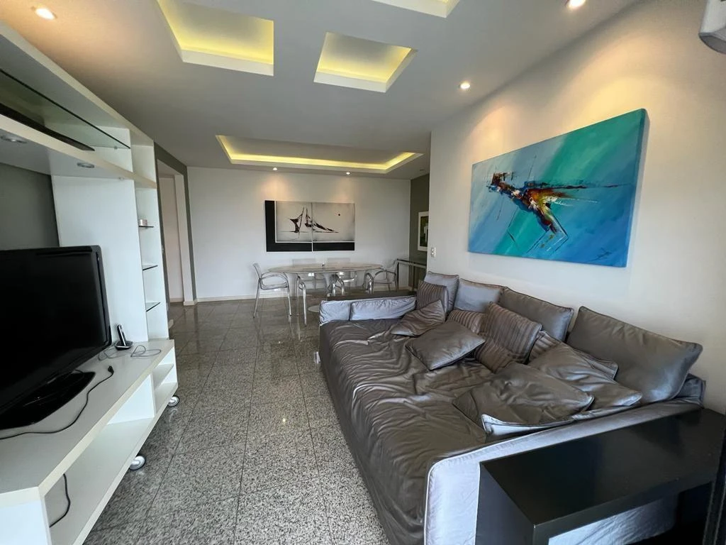 Apartamento mobiliado com 2 dormitórios e varanda — photo 2