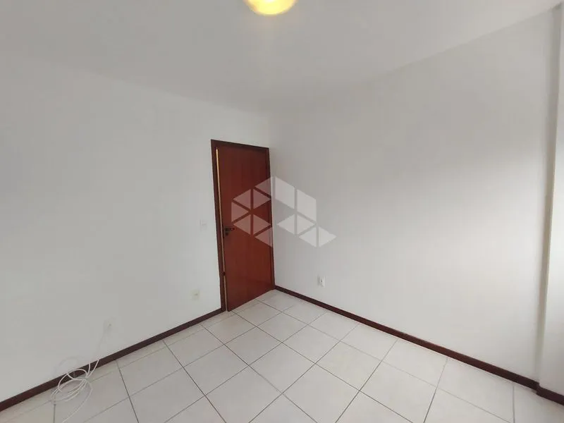 Apartamento de 3 quartos em condomínio com piscina — photo 15