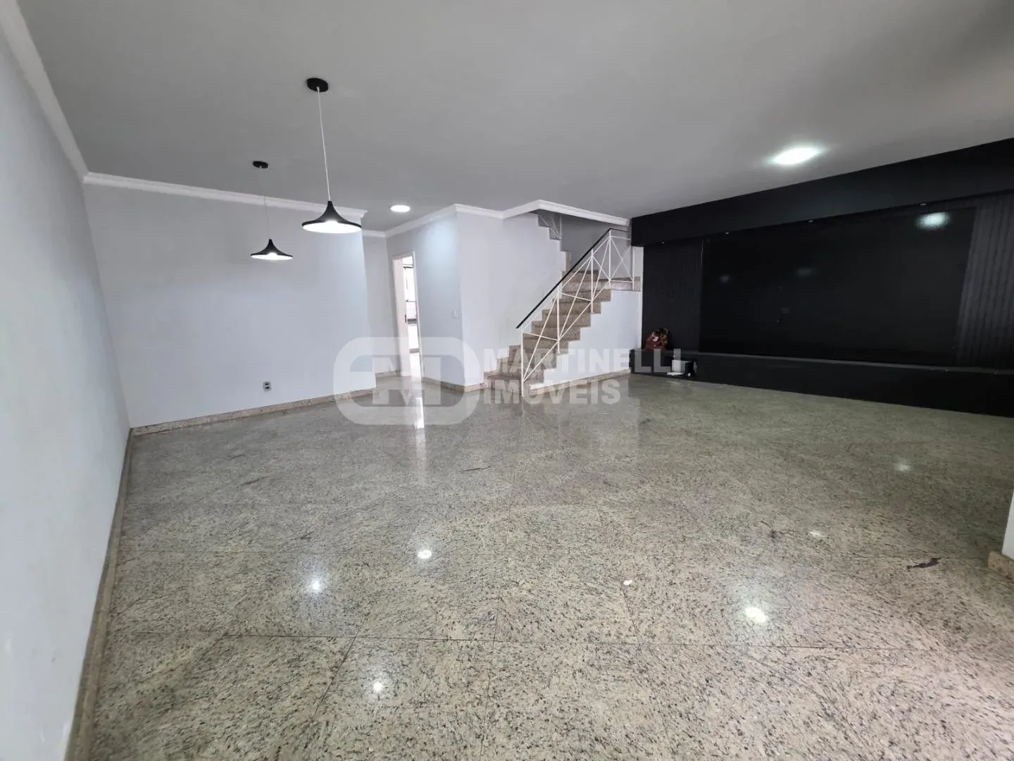 House, 267 m², with a grill on the balcony