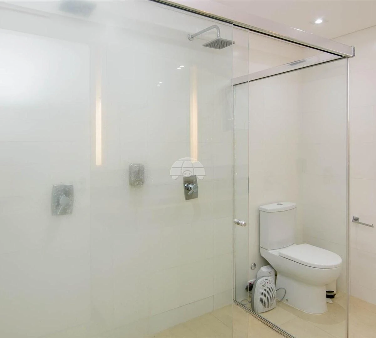 Furnished 3 en-suite apartment with open-plan kitchen — photo 49