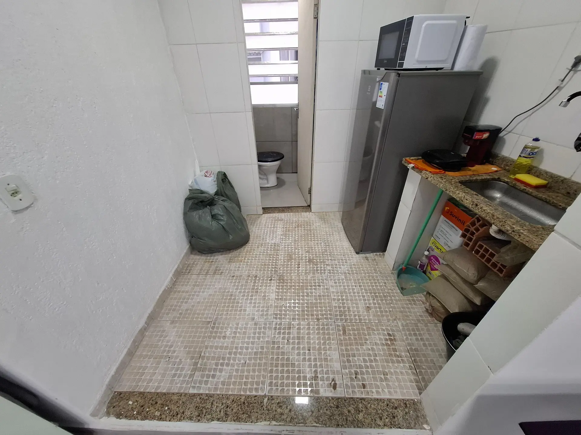 1-bedroom apartment with compact kitchenette, no parking — photo 7