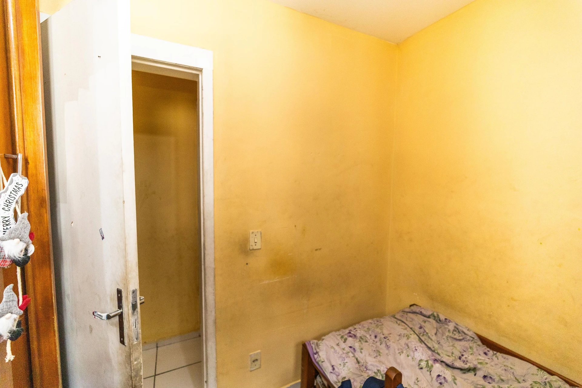 2-bedroom apartment in a building with a pool — photo 28