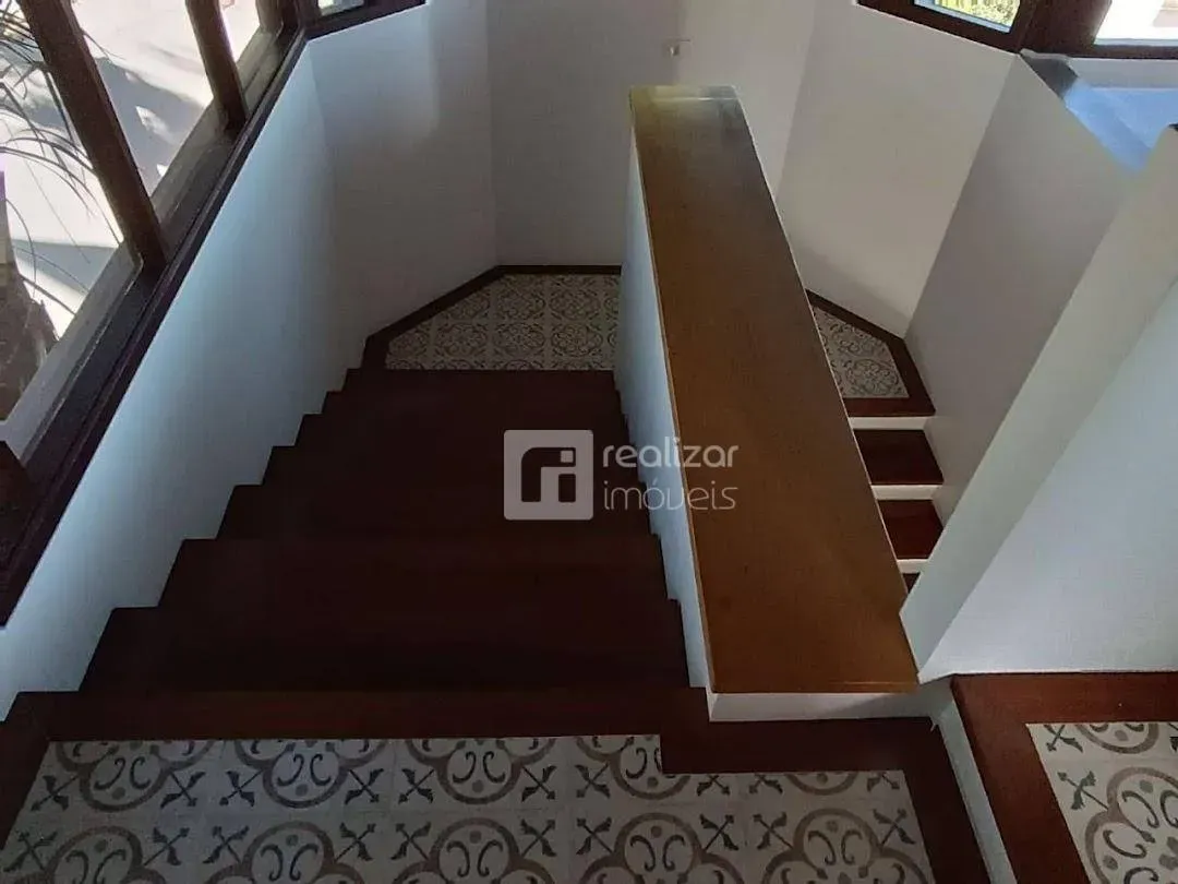 Casa con 4 dormitorios en suite y ventanales del suelo al techo — photo 18