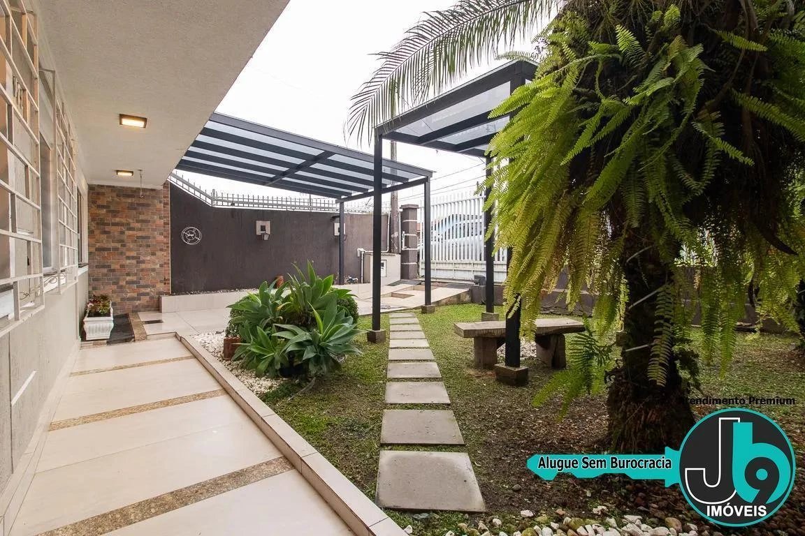 212 m² house with a home office and a glass-enclosed balcony — photo 17