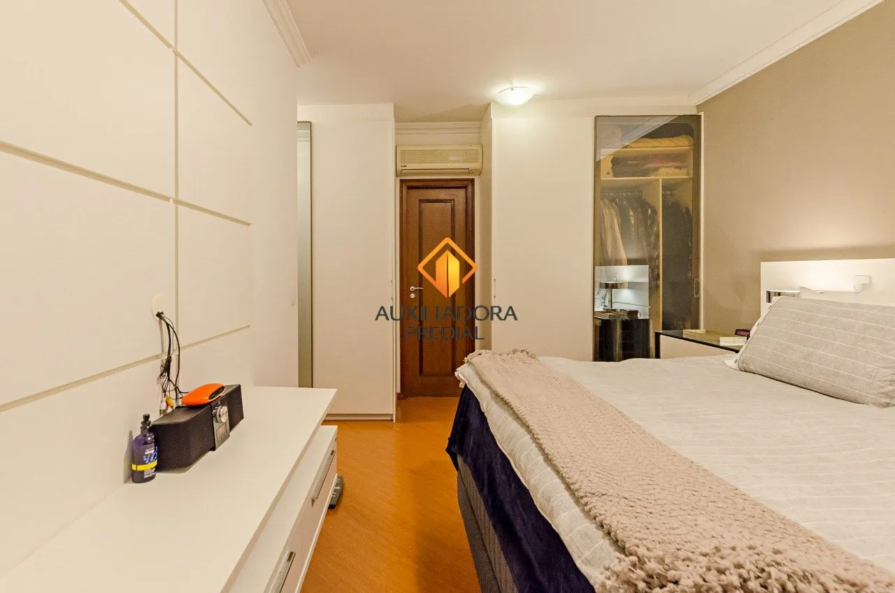 Furnished 3-bedroom apartment with a closed kitchen — photo 81