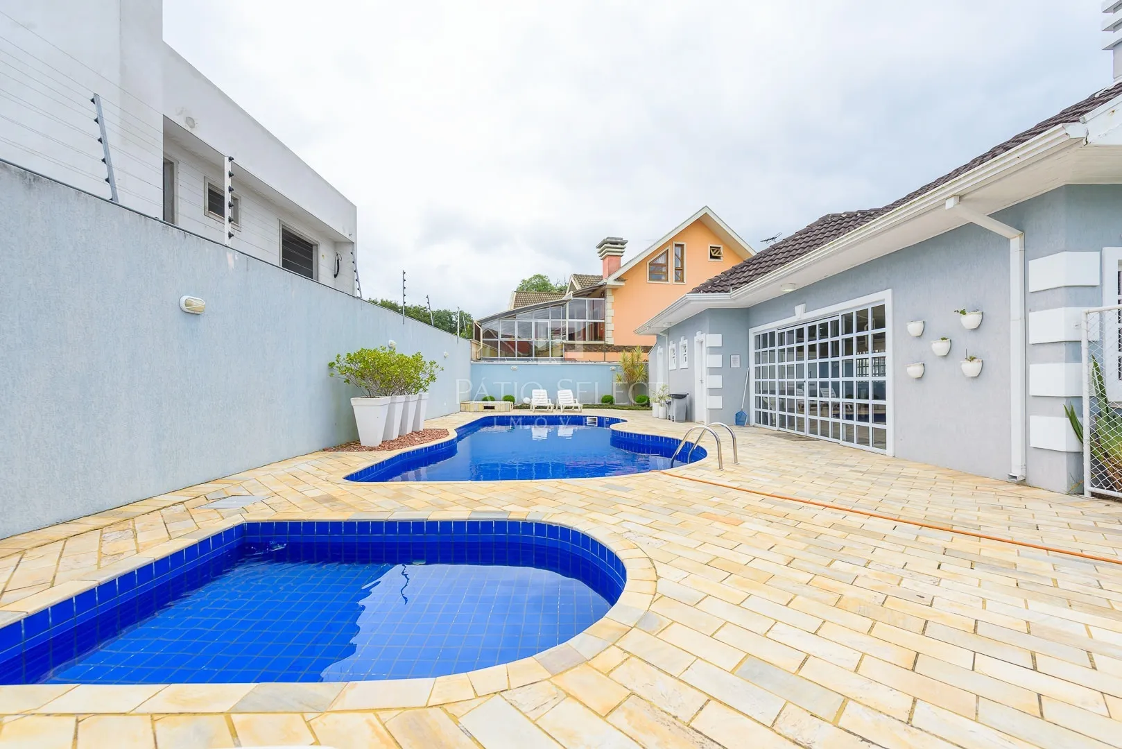 Furnished house, 305 m², with a bathtub — photo 82