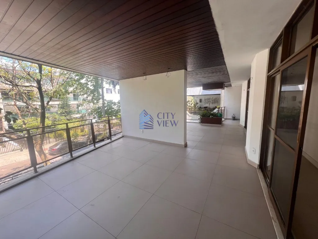 4-bedroom apartment with 5 bathrooms and a balcony — photo 34