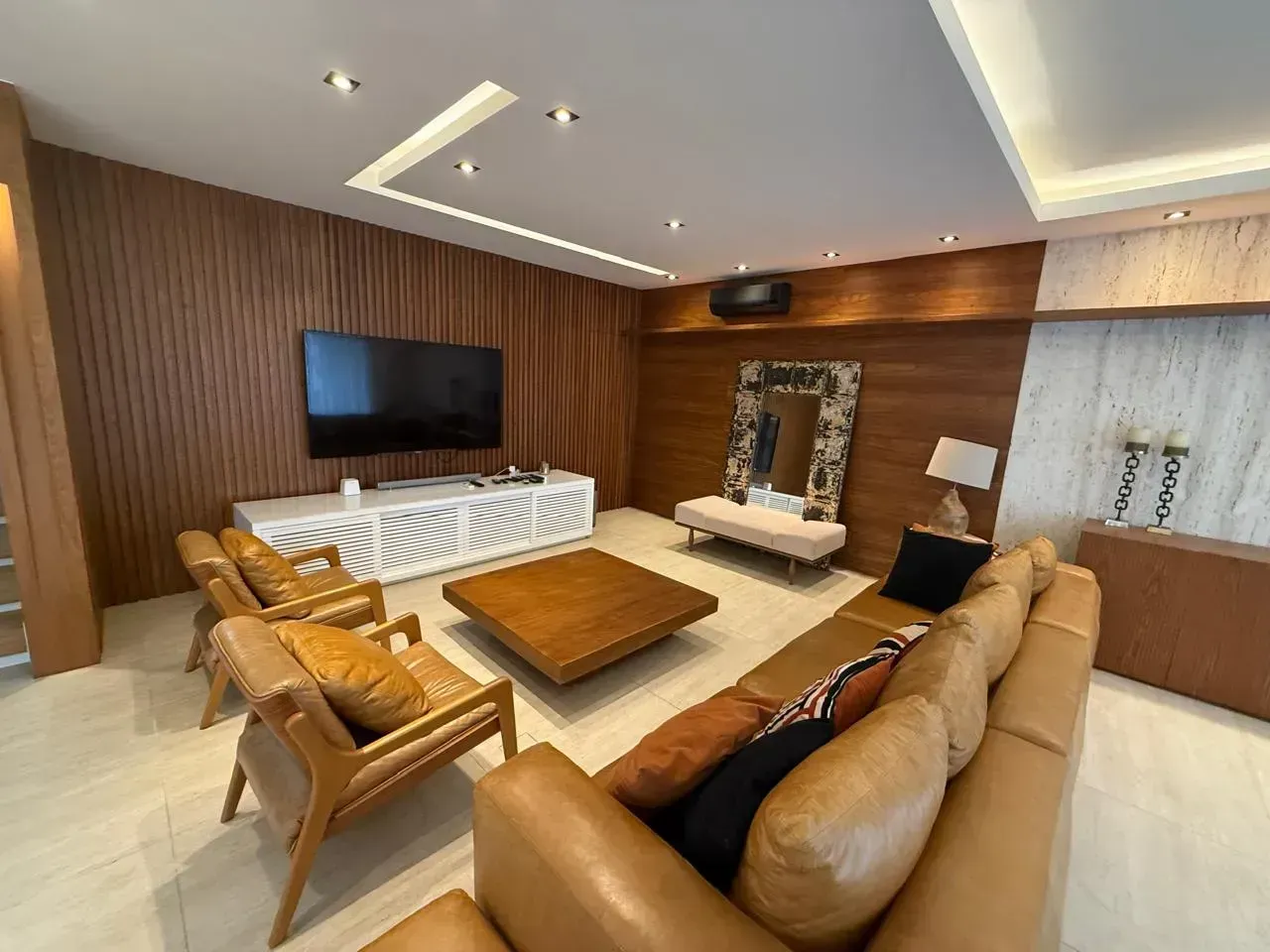 Furnished house with open-plan kitchen, 380 m² — photo 40