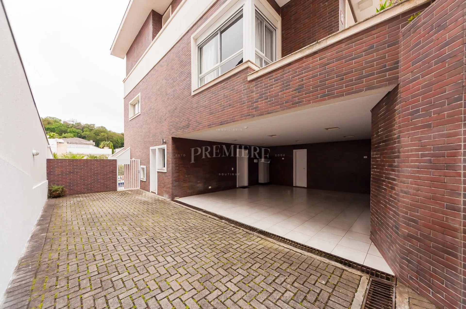 House with 3 en-suite bedrooms and 450 m² — photo 34