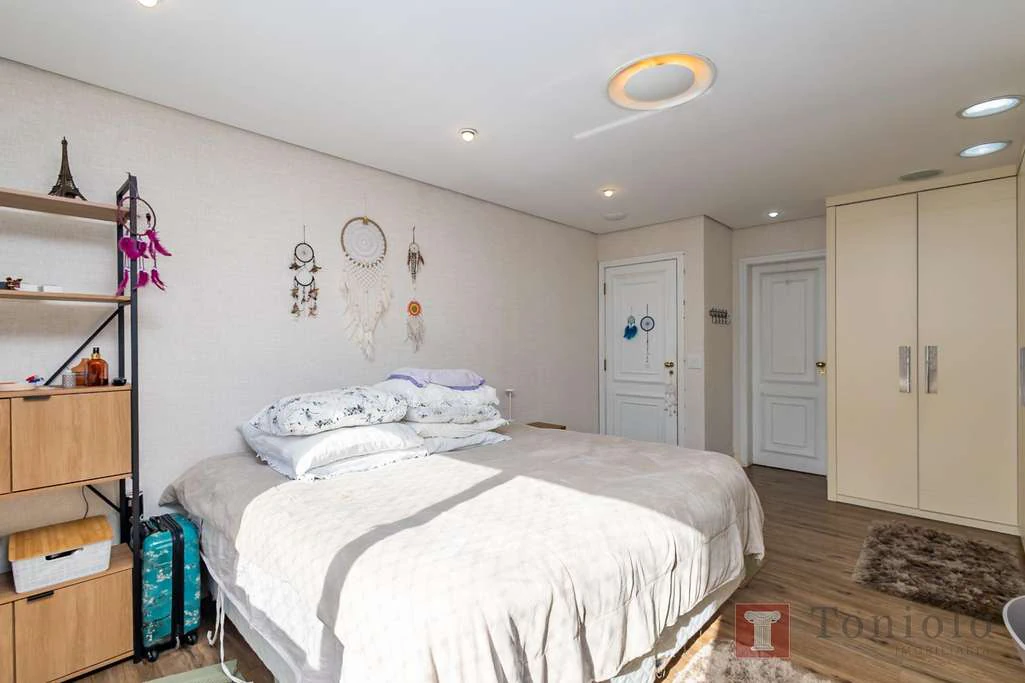House with 5 bedrooms and floor-to-ceiling windows — photo 2