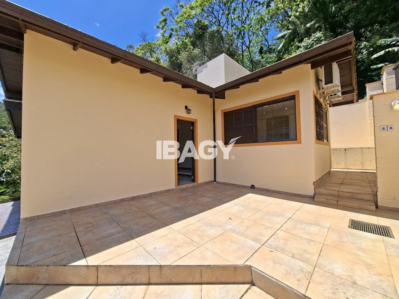 One-bedroom house with a mountain view in Florianópolis — photo 4