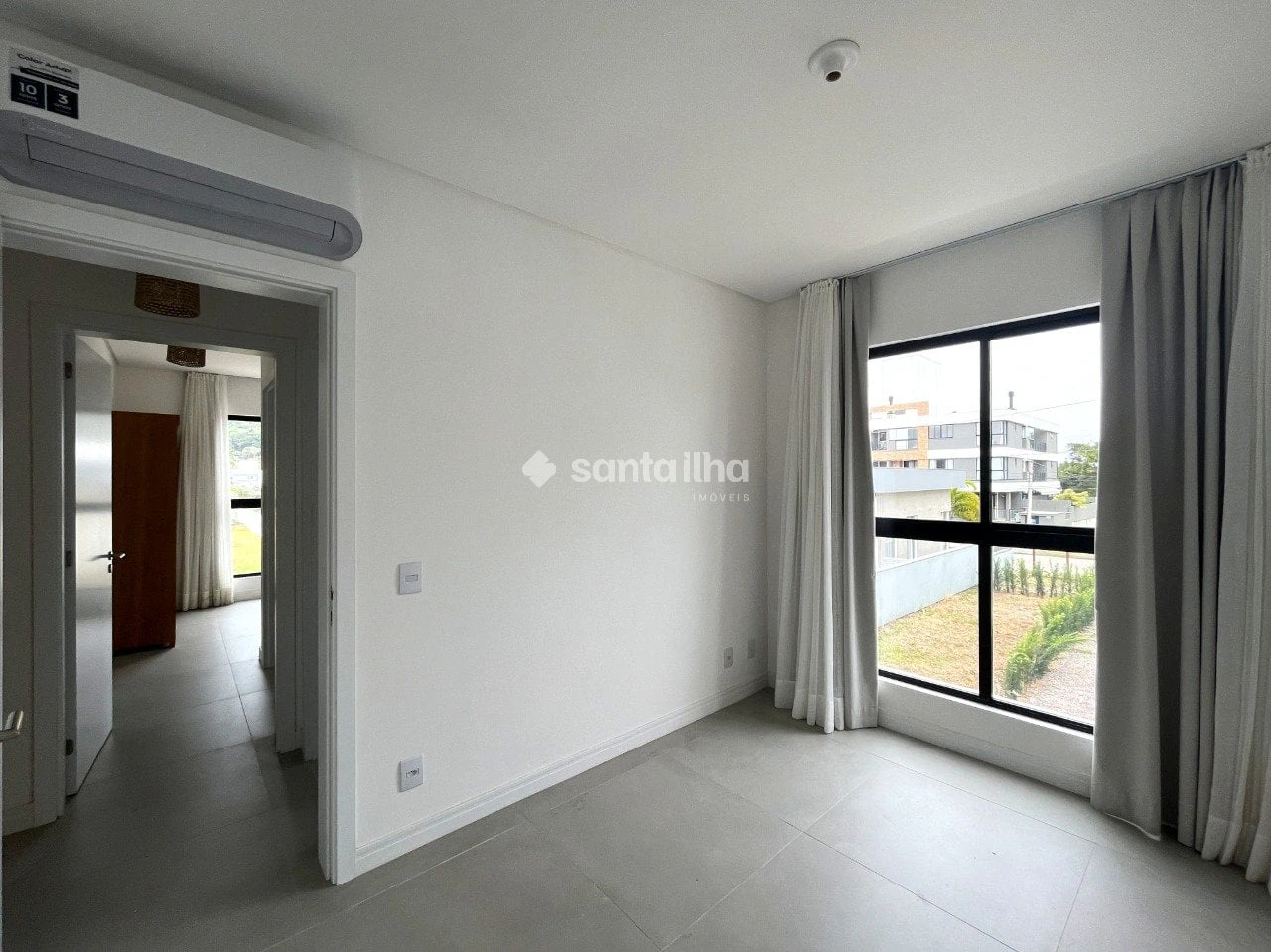 Balcony with a grill in a 2-bedroom apartment, 59 m² — photo 19