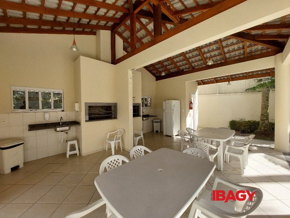 Apartamento de 1 dormitorio con cocina abierta y suite — photo 9