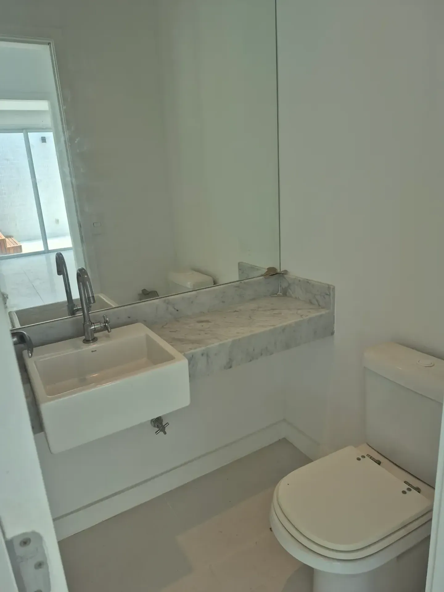 Furnished apartment with 5 bedrooms and shared pool area — photo 25