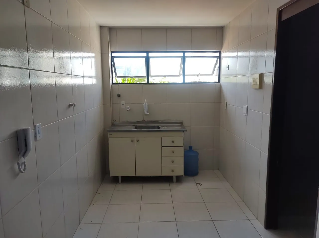 Studio sem mobília com 1 quarto e 1 banheiro