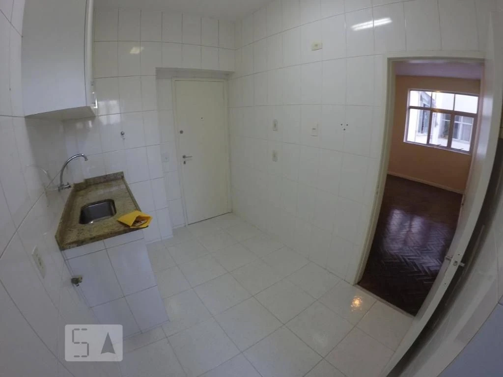 Apartamento de 2 quartos com piso de madeira ou laminado — photo 2