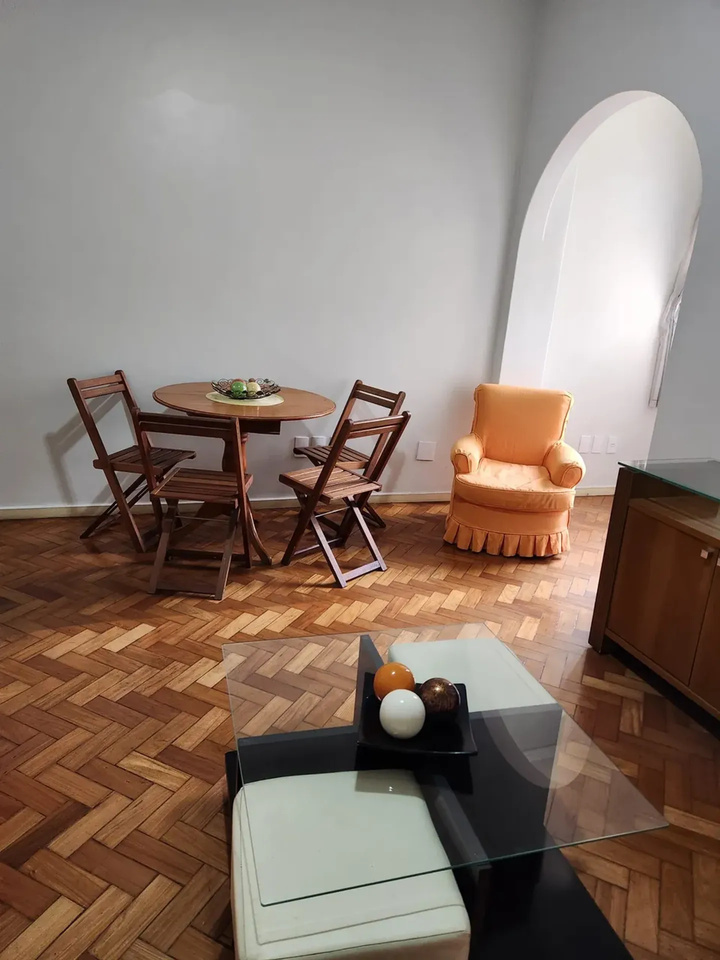 Furnished apartment, 40 m², with a glass-enclosed balcony — photo 25