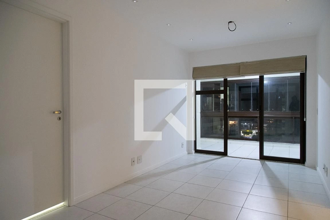 Glass-enclosed balcony in a 2-bedroom apartment, 74 m² — photo 25