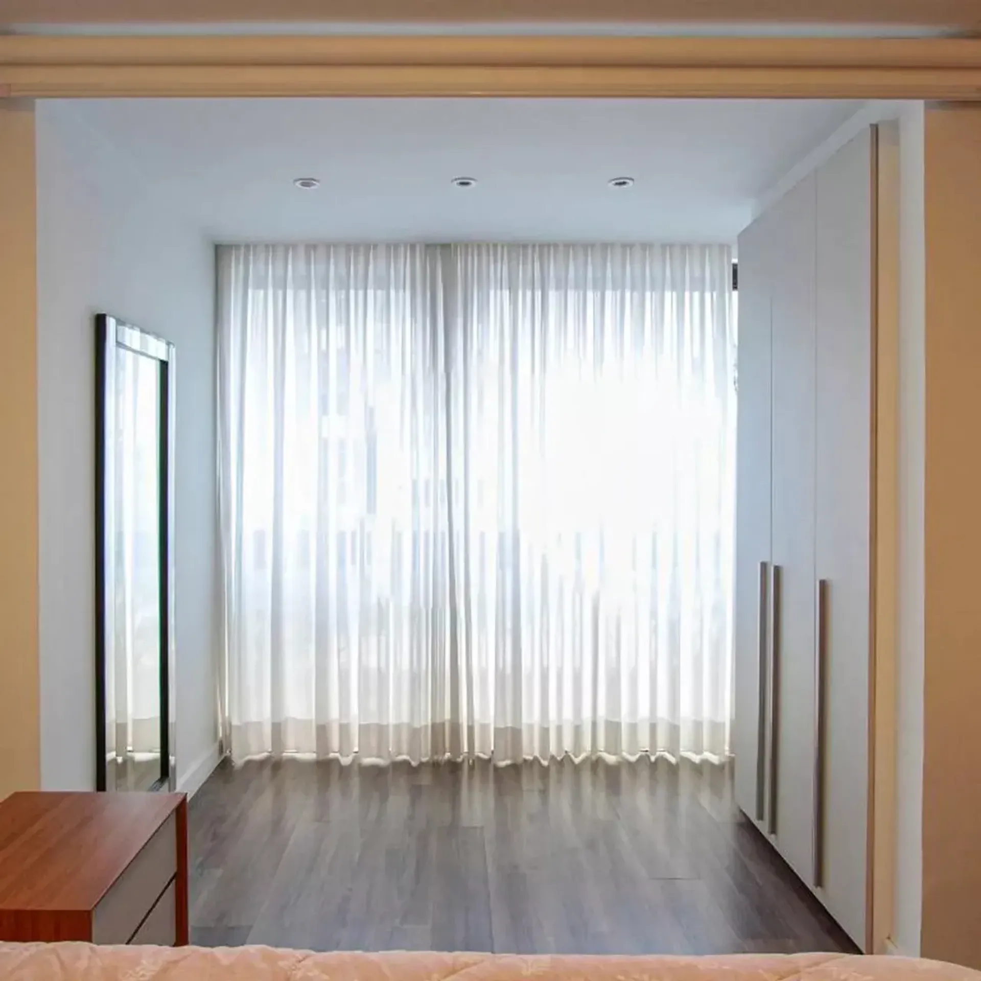 Furnished apartment, 105 m², with a glass-enclosed balcony — photo 18