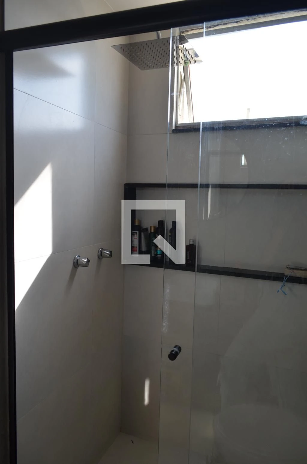3-bedroom apartment in a building with a pool — photo 4