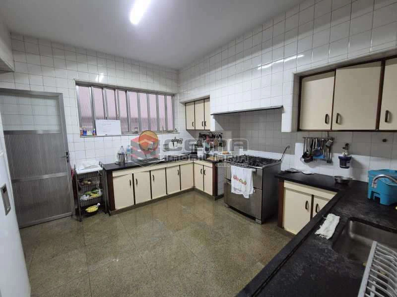 Apartamento mobiliado com 4 quartos e varanda — photo 16