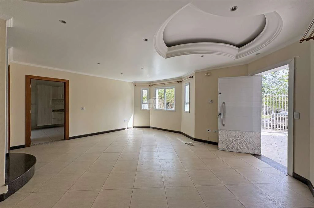 House with 4 bedrooms, 1 en-suite and 3 parking spots — photo 3