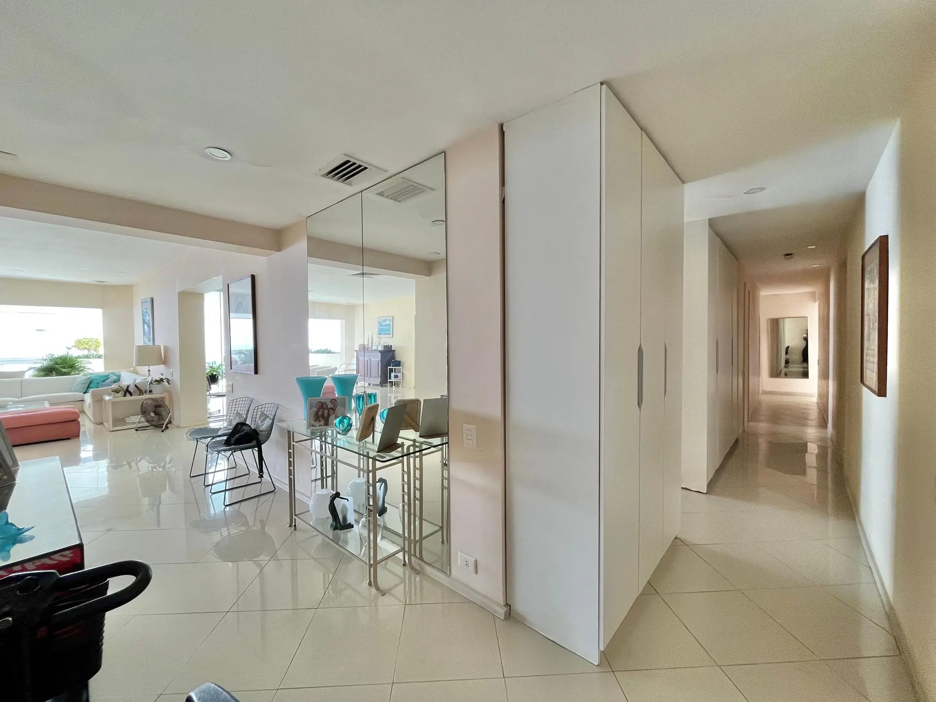 Furnished apartment, 450 m², with a water view — photo 6