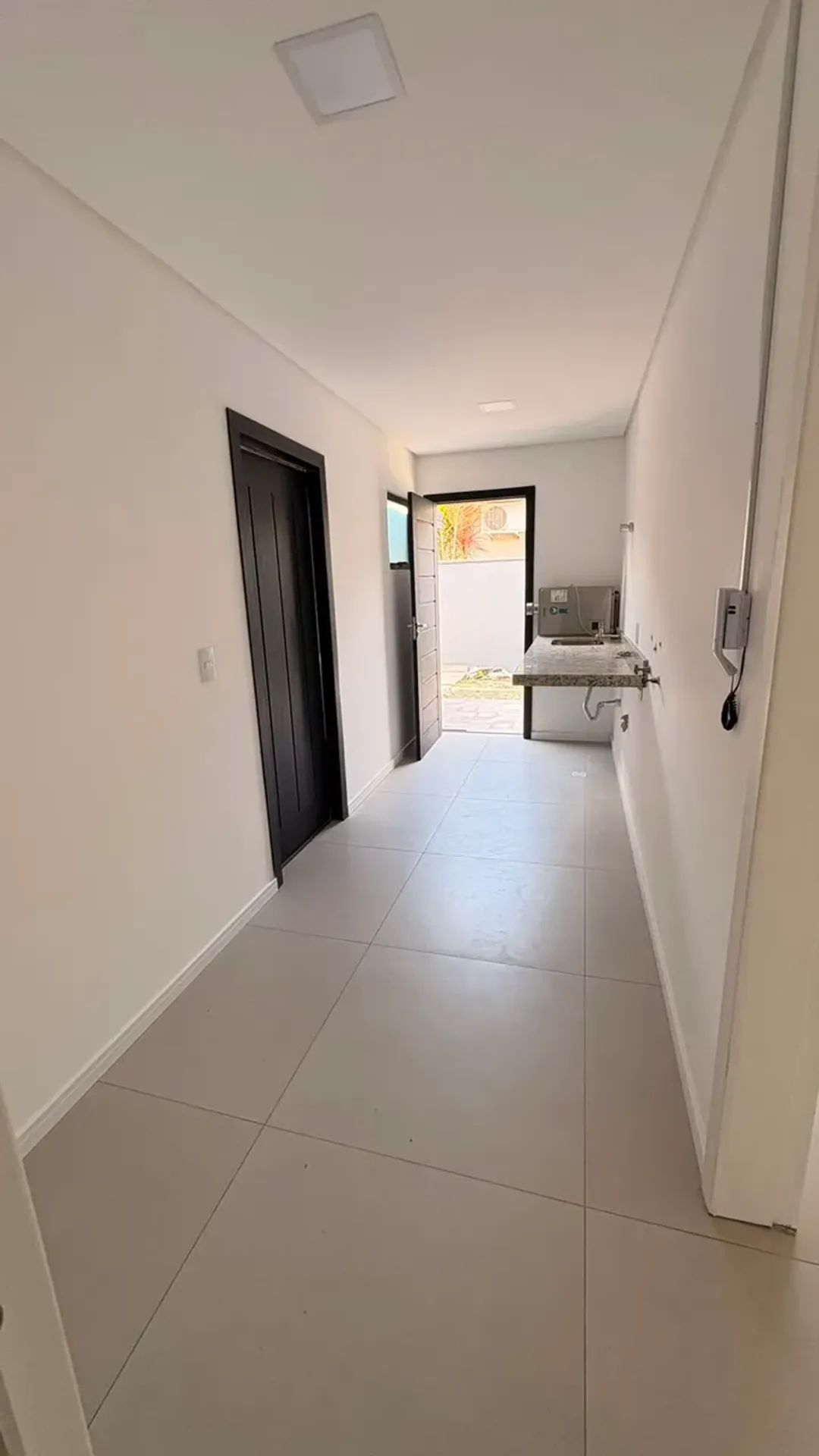 5-suite house with open-plan kitchen and 480 m² — photo 24