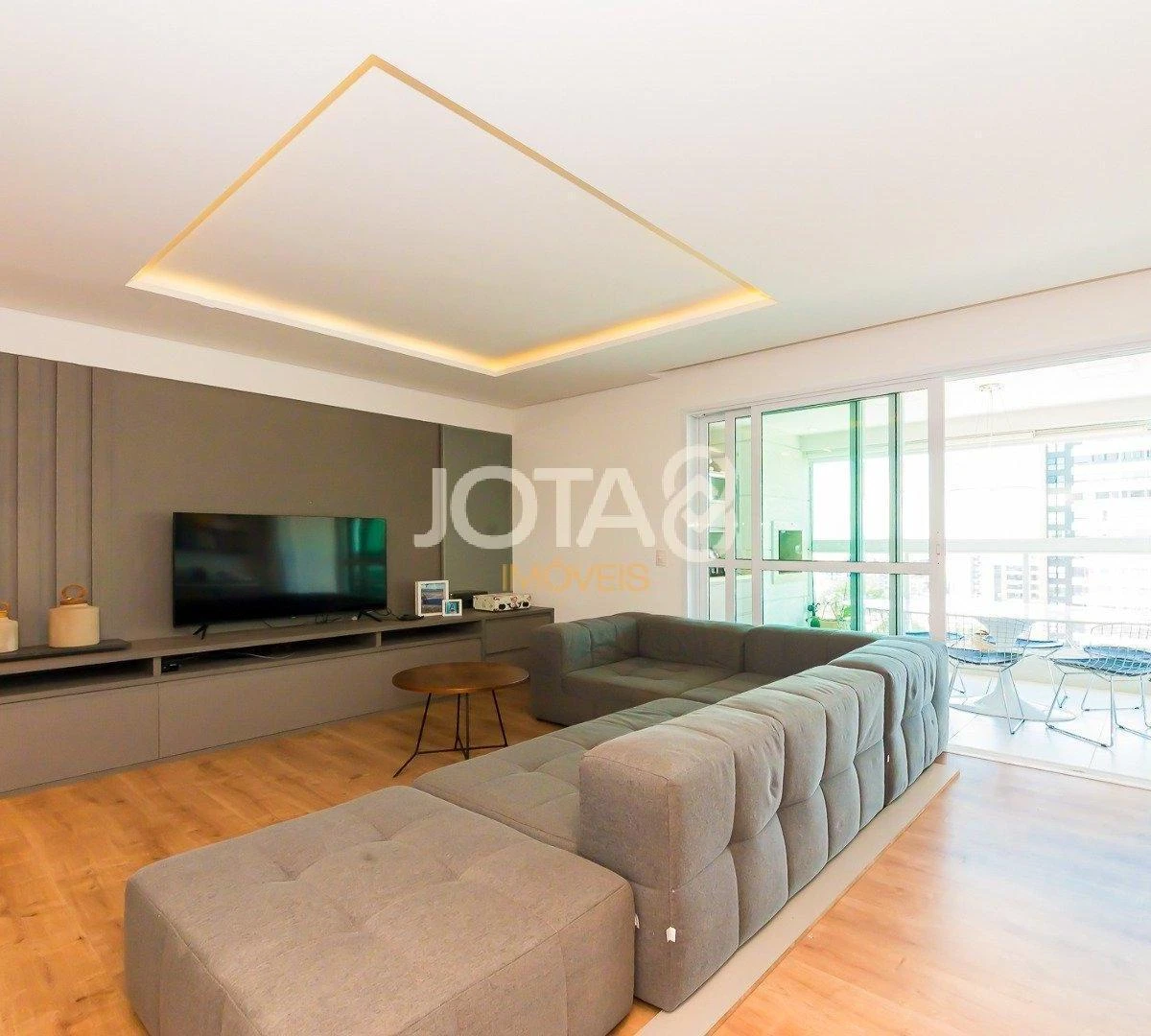 Furnished 155 m² apartment with 3 bedrooms and 1 en-suite — photo 10