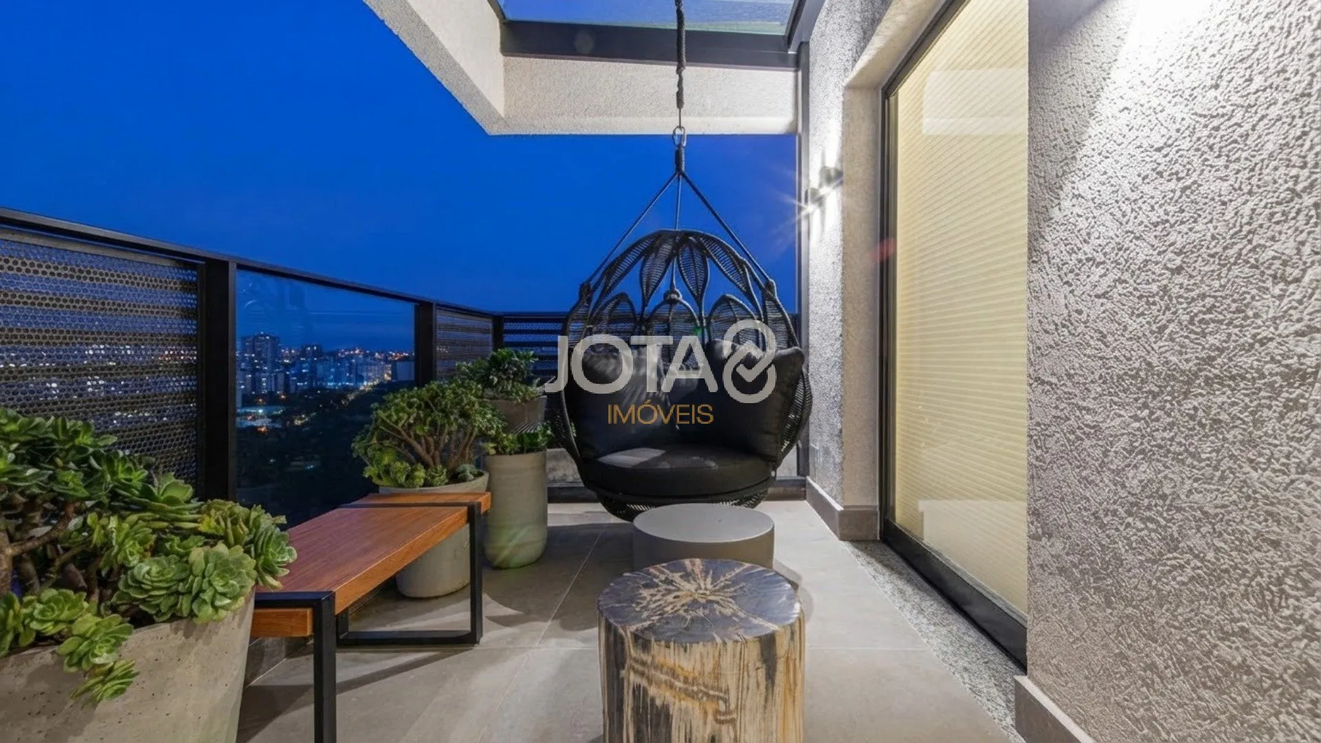 2-bedroom apartment with a grill on the balcony — photo 4