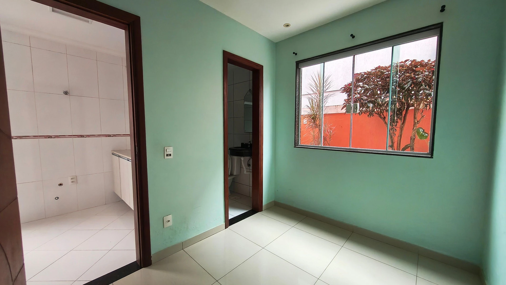 House, 241 m², with floor-to-ceiling windows — photo 21
