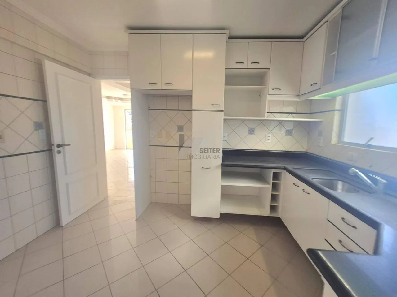 Apartamento com 5 quartos e 3 banheiros e 1 vaga