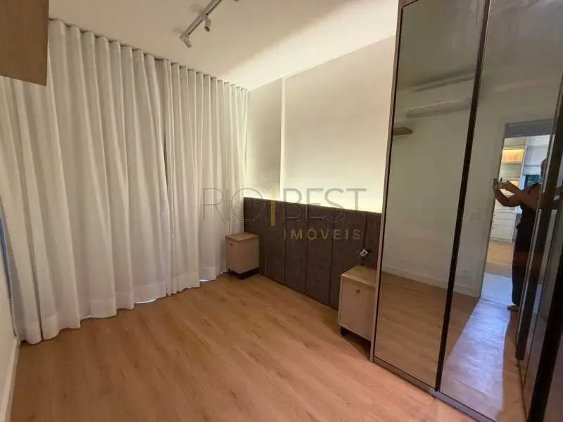 Furnished apartment with 3 suites and glass balcony — photo 22