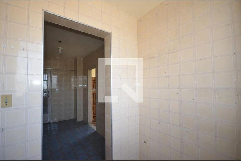 Apartamento com 2 quartos e box de vidro no banheiro — photo 32