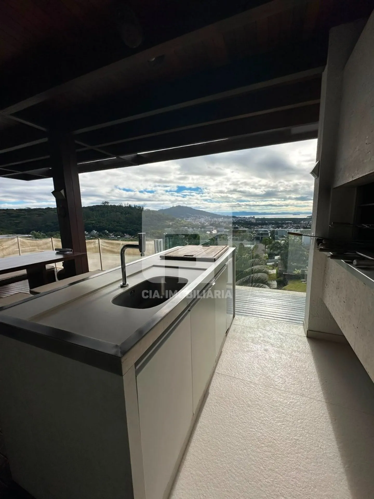 Furnished house with 6 bedrooms and 650 m² total — photo 81