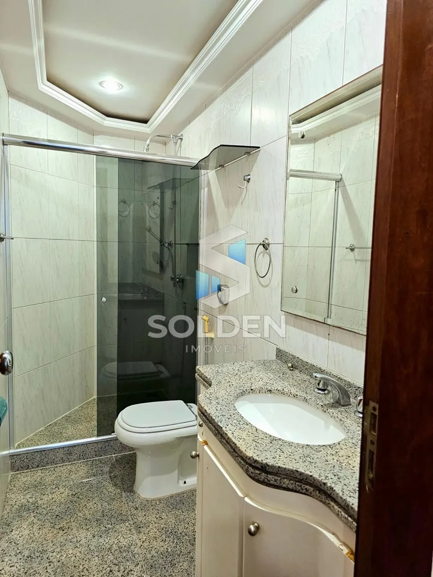 160 m² apartment with 3 bedrooms and 4 bathrooms — photo 13