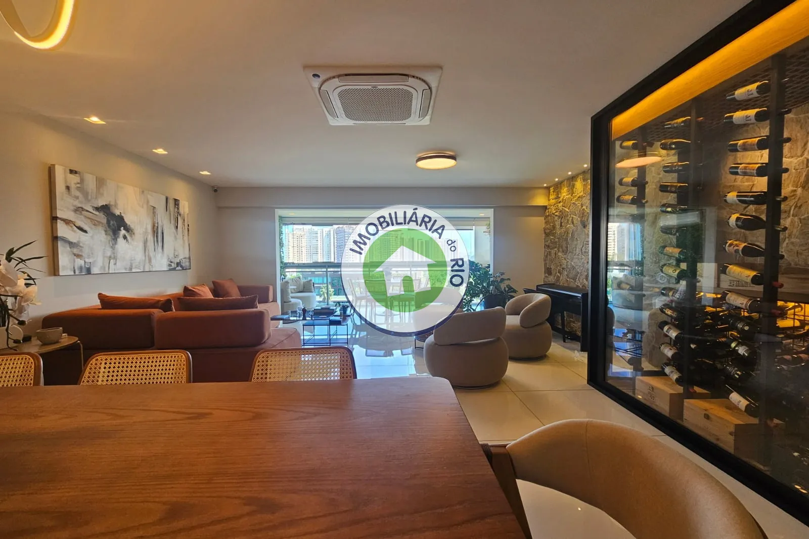 Unfurnished apartment with 4 bedrooms and glass balcony — photo 12