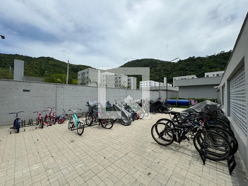 Furnished 2-bedroom apartment with 1 bathroom and mountain view — photo 13