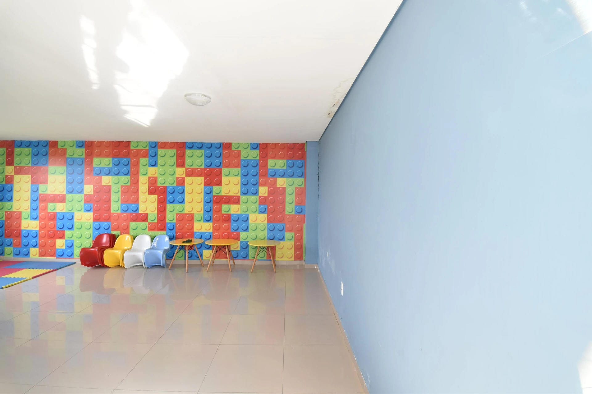 2-bedroom apartment in a building with a gym — photo 25
