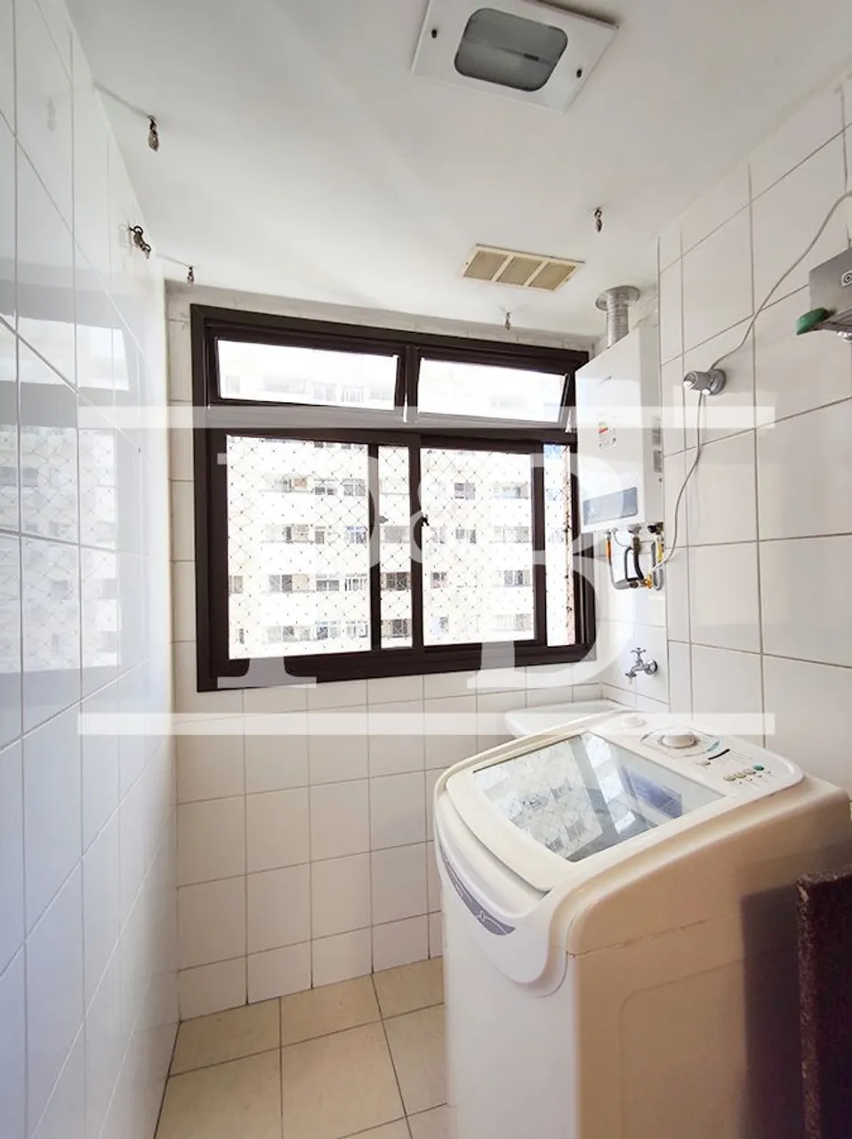 2-bedroom apartment in a building with a pool — photo 3