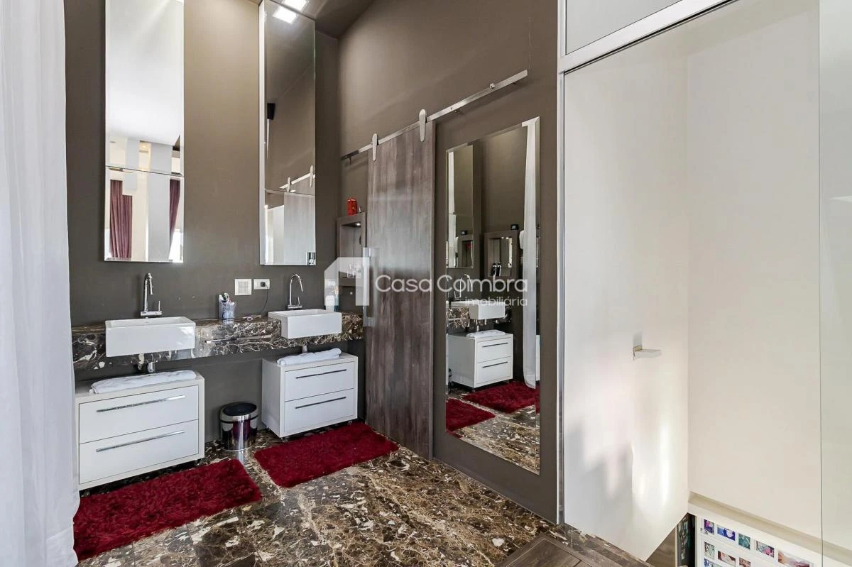 3-bedroom apartment with a bathtub in Curitiba — photo 22