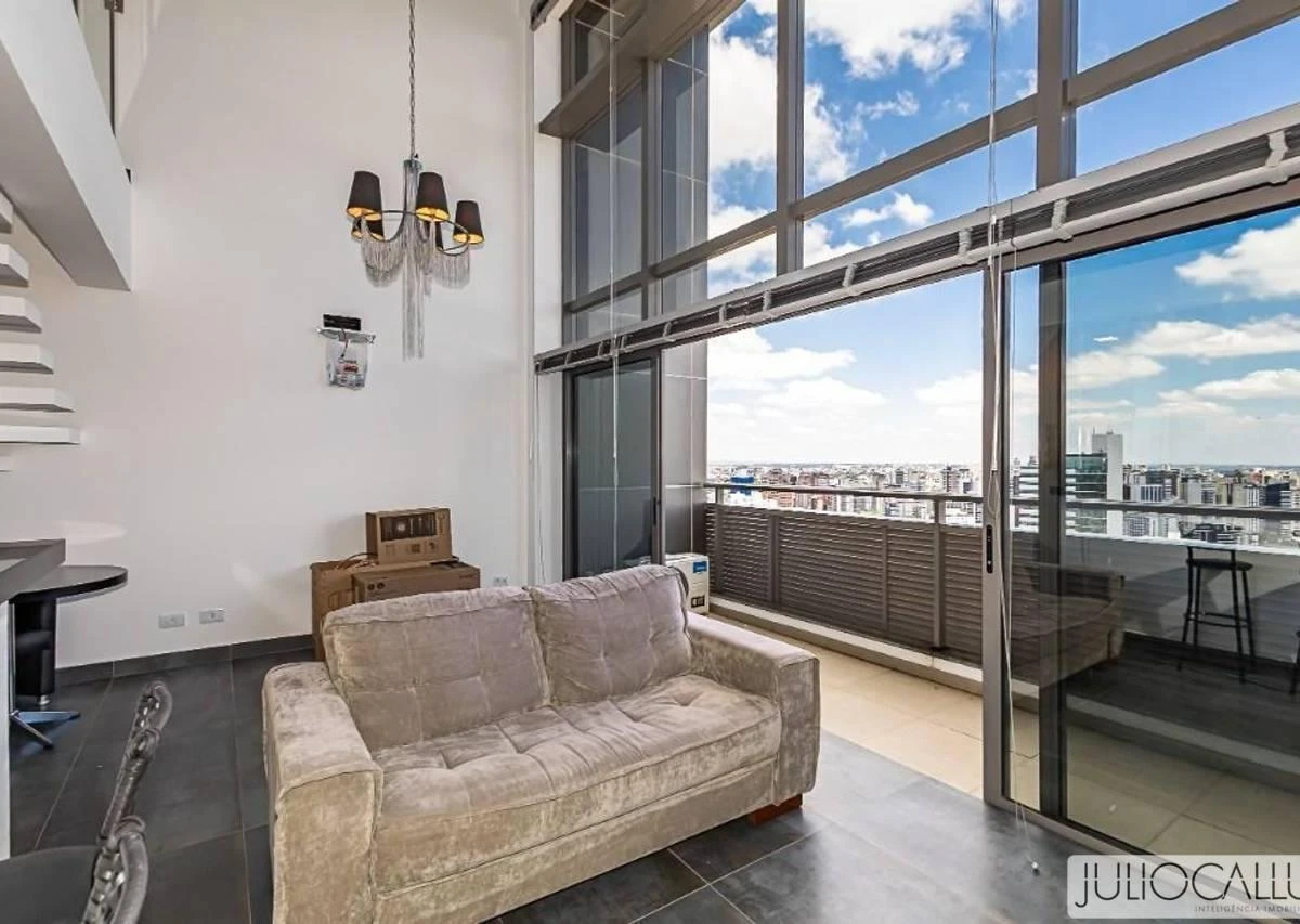 78 m² apartment with floor-to-ceiling windows and a bathtub