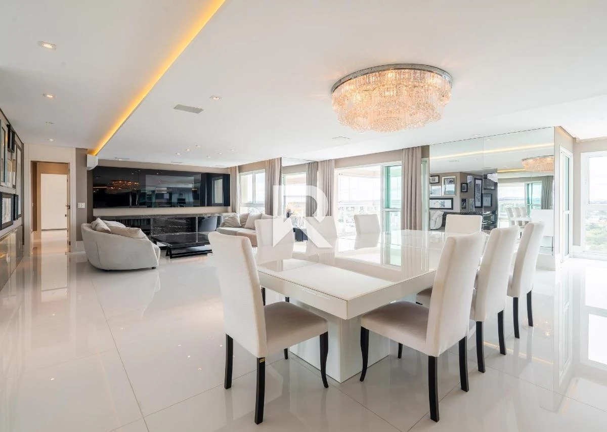 276 m² apartment with a bathtub and floor-to-ceiling windows — photo 15