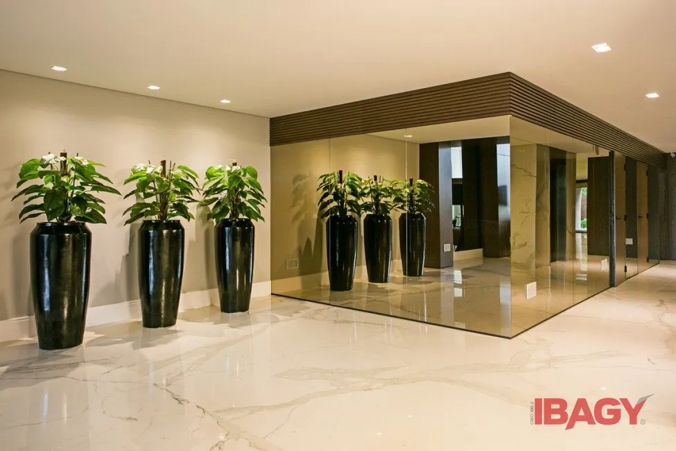 Furnished 2-suite apartment with enclosed balcony — photo 8