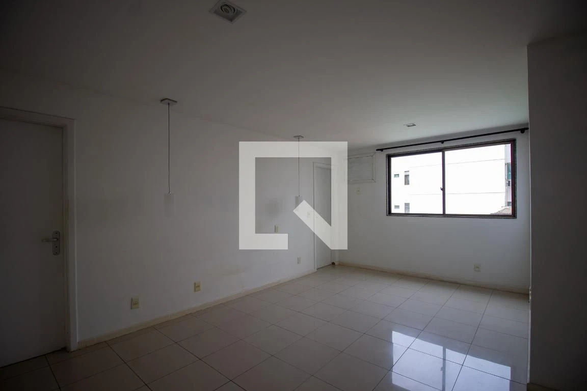 3-bedroom apartment with enclosed kitchen and private garden — photo 3