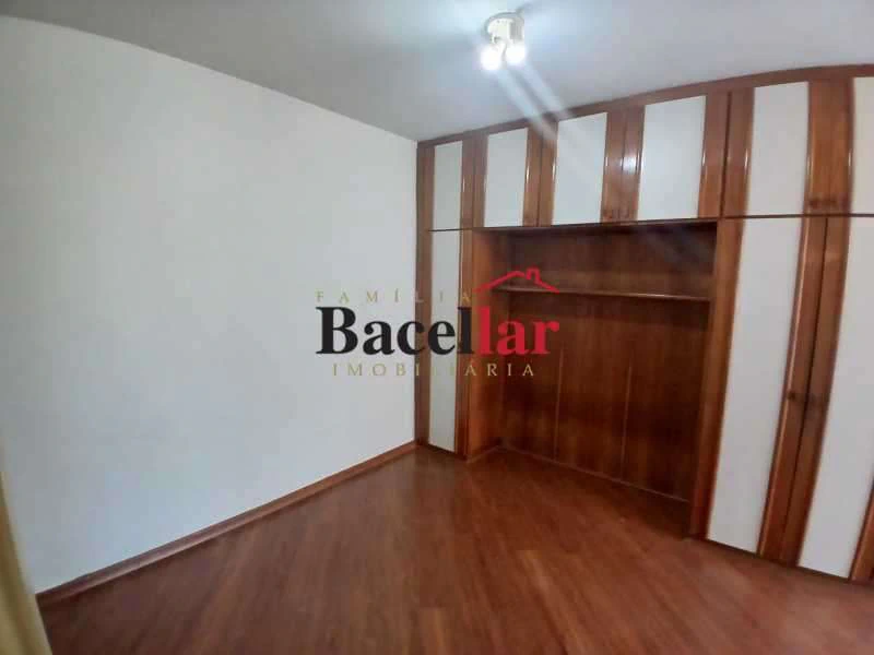 Top-floor apartment with 2 bedrooms and 2 baths, 122 m² — photo 9