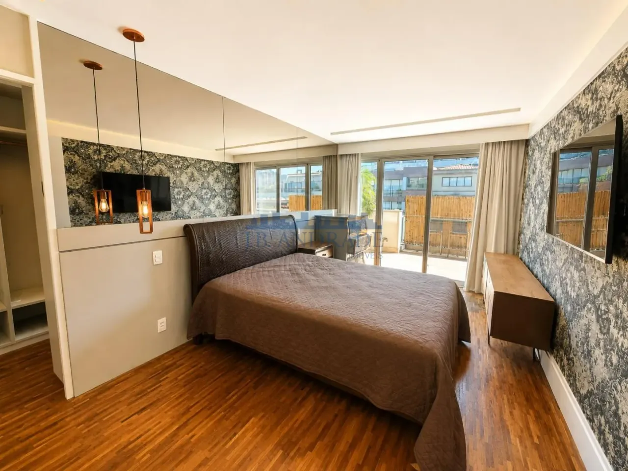 Furnished apartment with 4 bedrooms, 3 bathrooms and a balcony — photo 20